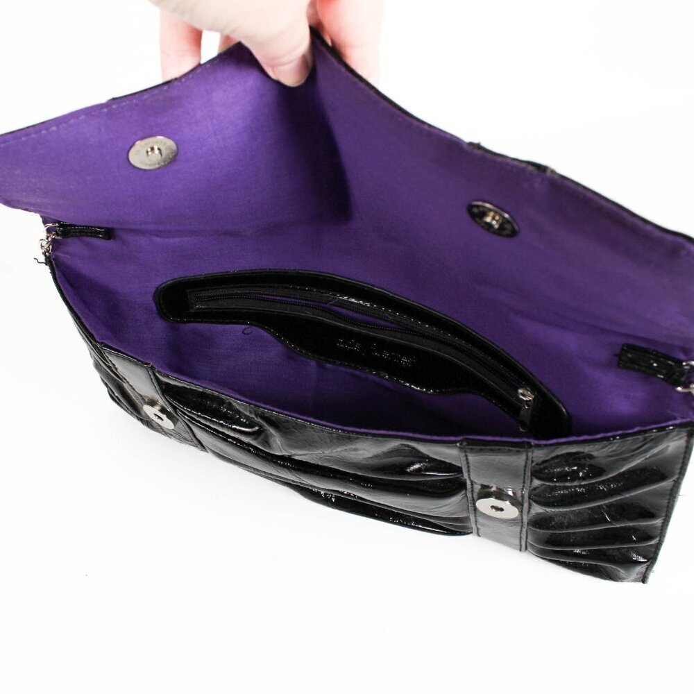 Daisy Fuentes Black Patent Leather Clutch Shoulder Bag Chain Strap Purple Lining - Picture 7 of 10
